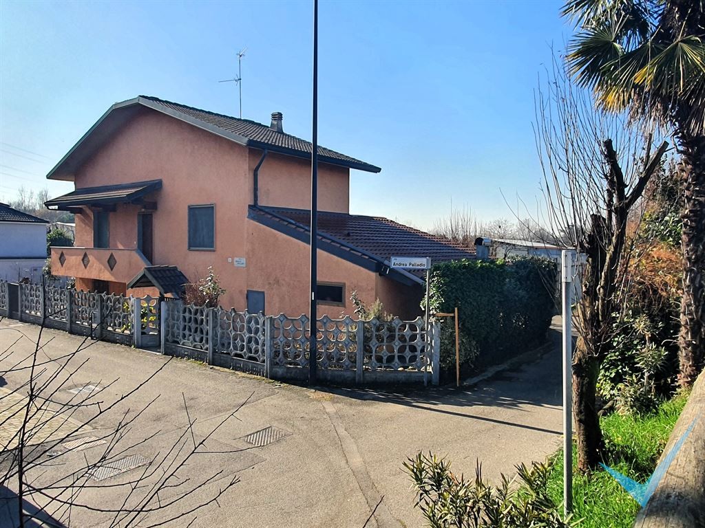 VILLETTA INDIPENDENTE IN VENDITA – LIMBIATE, VIA PALLADIO 2