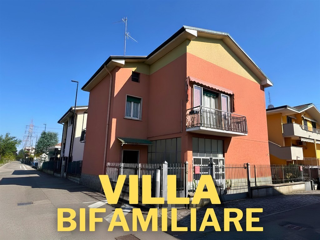 Villa bifamiliare con due appartamenti indipendenti!