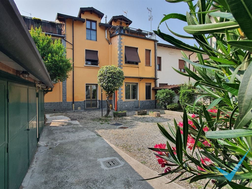 Tre Locali con Doppi Servizi, Box e Cantina – Zero Spese Condominiali